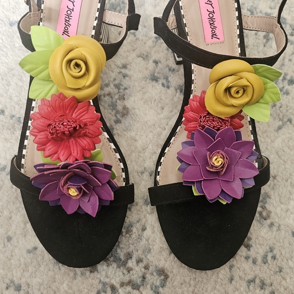 Betsey Johnson Adde sandals, Size 7.5, preloved ๐ก๐ - Picture 2 of 5
